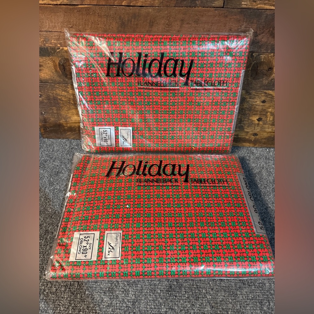 2 Holiday Styled By Lisa Christmas Tablecloth Vinyl Flannel Back Oblong 52”x90”
